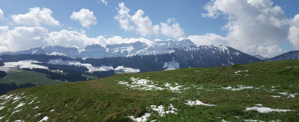 Alpstein mit Kronberg und Säntis im Frühling